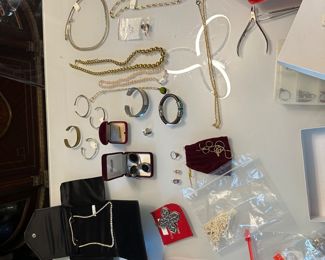 A little fine jewelry, petals, gold, sterling, onyx-appraised 