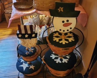 Lots of different lids for these 2