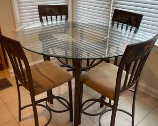 Very nice round glass  table 