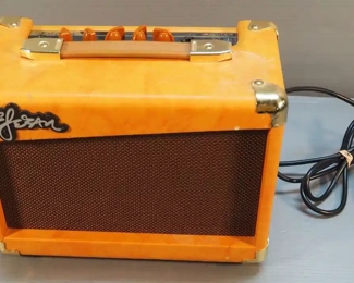 Esteban Amplifier, Model ES-15A, Powers On, 9.5" x 12" x 6.5"