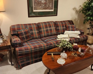 very clean home, very clean items, like new