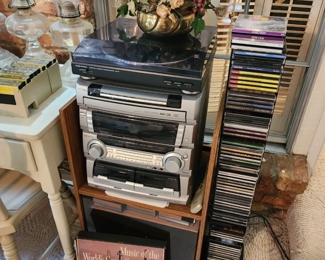 Aiwa stereo with speakers
