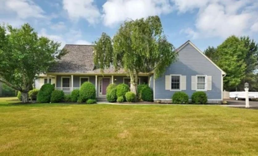 BEACON FALLS CT MOVING SALE ALL GOES TONS... starts on 8/25/2023