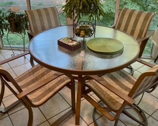 Patio/Sun room table/chairs