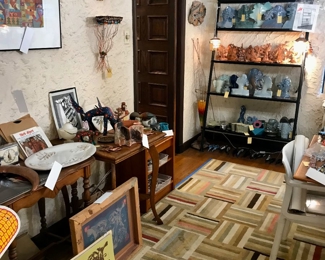 Items Locate In The Dining Room