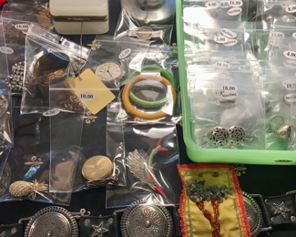 Items Locate In The 1st Bedroom (Master)