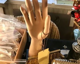 Items Locate In The 1st Bedroom (Master)