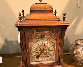 Desk/mantel clock