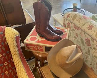 LIKE NEW! Men's Size 10 1/2" DINGO Leather Boots (in Box) and Leather Suede Cowboy Hat 