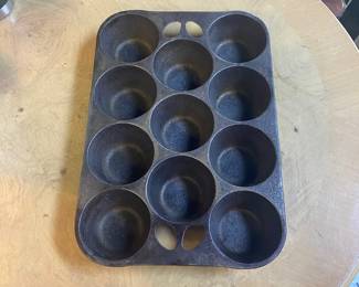c.1950's WAGNER 2-Finger-Grip Cast Iron Muffin Pan
