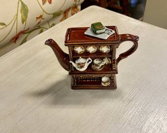 ROYAL ALBERT 4" Old Country Roses 1-cup Welsh Mini Hutch Teapot 