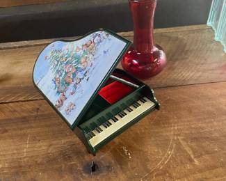 Grand Piano Musical Jewelry Box, plays JINGLE BELLS