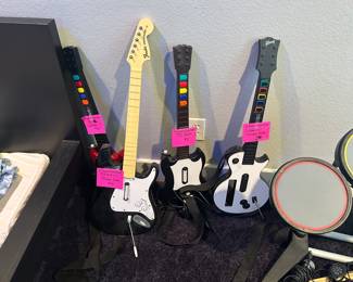 Guitar hero guitars, 
