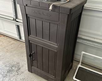 Container for delivered packages 