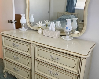 Vintage MCM French Provincial Dresser