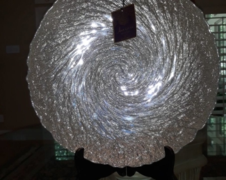 New swirl glass charger