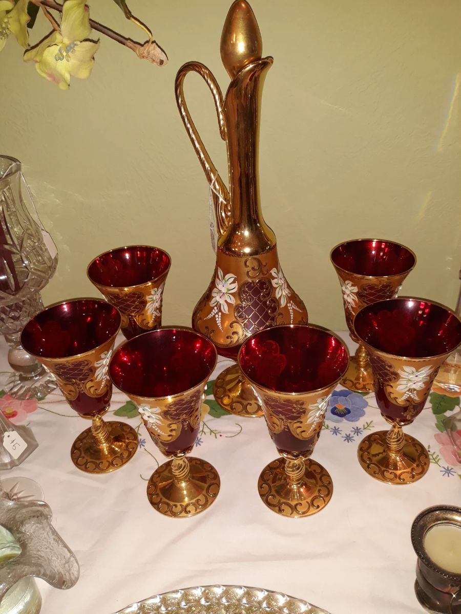 Stunning Murano Tre Fuochi (fired 3 times) 24K gold overlay wine decanter and 6 goblets. These were purchased in Italy and brought back to US. Excellent condition.