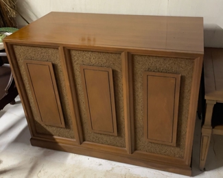 Mid Century Modern Sideboard / Buffet 