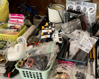 Tubing connectors of varying sizes and shapes 