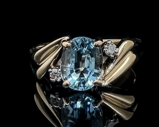 Oval Cut Aquamarine & Cluster Diamond Retro Scalloped Ring in 14k Yellow Gold