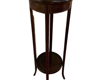 Adorable Traditional Style Pedestal Table