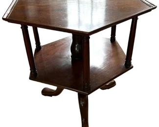 Gorgeous Colonial Williamsburg Queen Anne Mahogany Revolving Table