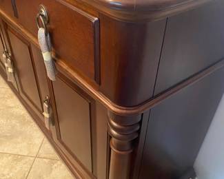 Pennsylvania House Cortland Manor Marble Top/ Matching Side Table, Hutch and Dinning Table and Chairs 