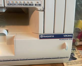 Husqvarna Viking Huskylock 936 Overlock Serger Sewing Machine
