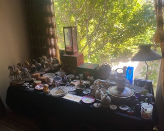 Decor/ Trinkets/ Glassware