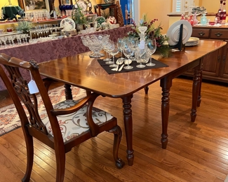 Dropleaf, gateleg, dining table