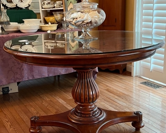 Pedestal breakfast table with glass top