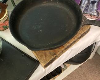 Old cast iron frying pan no. 8