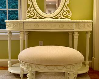 Disney Princess "Fairytale White" Vanity with Stool
