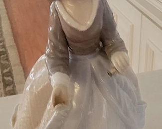 Llarado  Parasol Woman