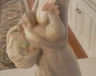 llardo Lady w/Basket & Chicken 