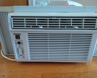 Window air conditioner