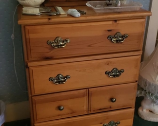 Pine chest of drawers