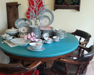 Round pine table w/4 captain's chairs