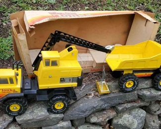 (2) Tonka Turbo Disel Trucks
Two Tonka Turbo Disel trucks. One crane loader and one bucket truck with origional box. Box is a bit blown out and some assembly required on crane loader. 