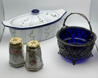 (3) Butter Boat, Salt & Pepper Set, Cobalt & Silver Basket
Butter boat has 3 pieces as shown and measures 8.5 inches wide. Cobalt blue dish with silvertone basket. Salt & pepper shakers set. 