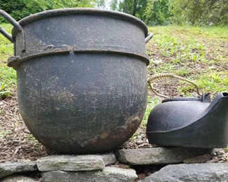 Antique Cast Iron Calderon And Kettle
