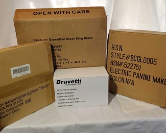Indoor Cooking And Add-Ons Lot
GreenPan Steak King Black still in box with manual. Joy Mangano Bin Buddies-Trolley in origional shipping packaging. Bravest Platinum Pro Deep Fryer upsell accessories, still in origional packaging. Electric Panini Maker still in origional box. 