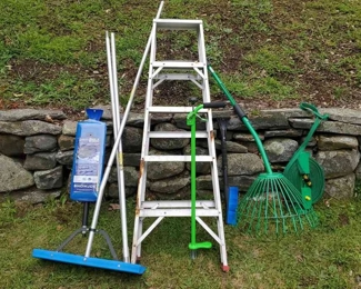 Outdoor Home Owner Seasonals
Warner Saf-T-Master Model: 365 5' and 200lbs ladder. Garden Grabber. Two car snow removal whipers (one still in origional packaging). 190' snow roof rake. Expandable windable water hose. Weed Zinger with instruction sheet. 