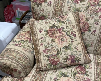 Floral print loveseat & sofa