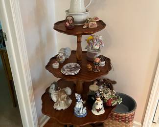 Antique piecrust table