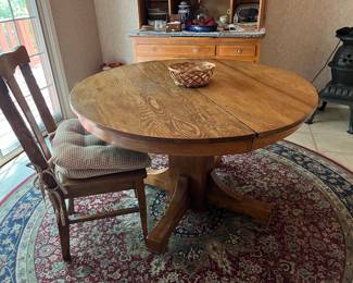 Antique/Vintage pedestal table