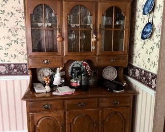 Vintage Ethan Allen hutch