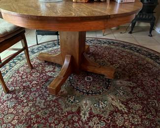 Antique/vintage pedestal table