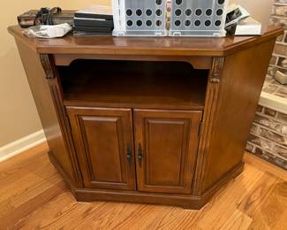 Corner media cabinet