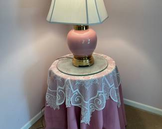 vintage lamp/round table